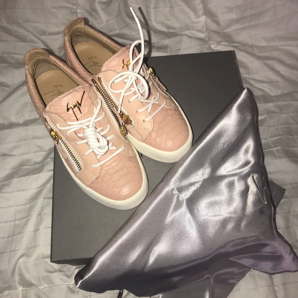 😍Giuseppe zanotti. Women snake skin sneakers... - Picture 6 of 7